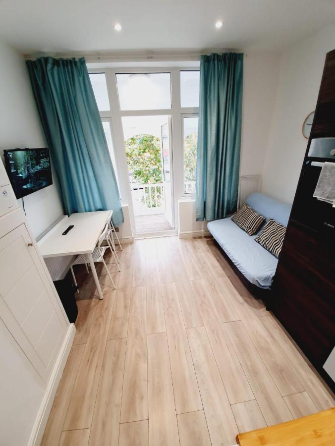 - Westcliff & Southend-on-Sea