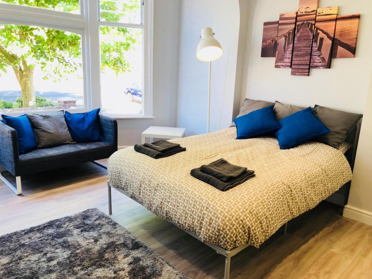 - Westcliff & * Southend-on-Sea